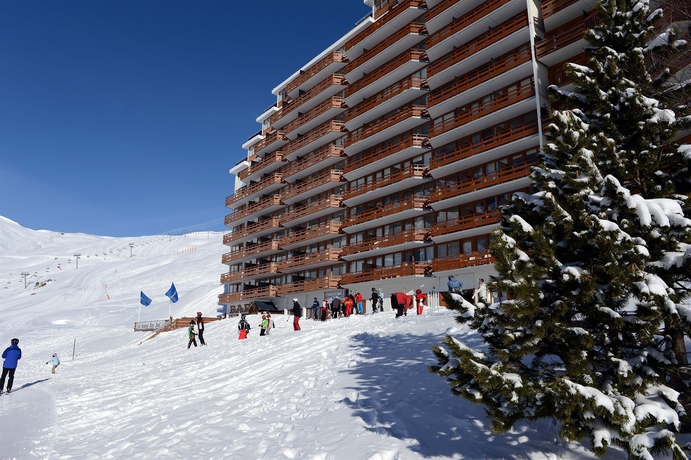 Imagen de los exteriores del Residencia Residence Pierre et Vacances Le Montana. Foto 12