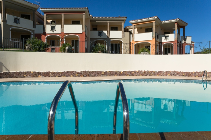 Imagen de la piscina del Residencia Residenza Le Farfalle. Foto 15