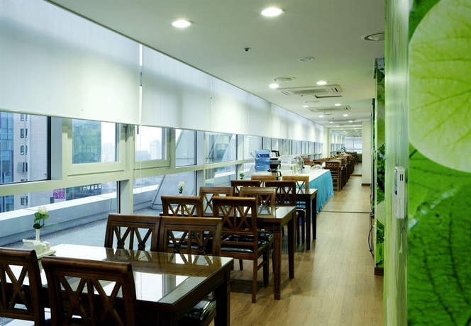 Imagen del bar/restaurante del Residencia Sinchon Casaville Residence. Foto 2