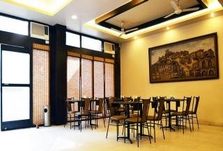 Imagen del bar/restaurante del Residencia Tavisha Villa, Noida. Foto 7