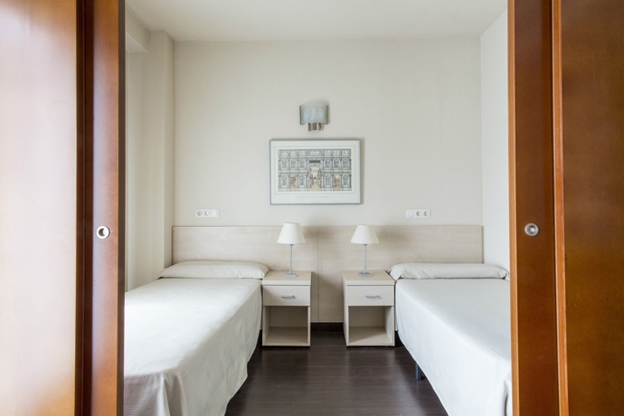 Imagen de la habitación del Residencia Universitaria Giner De Los Ríos - Hostel. Foto 5