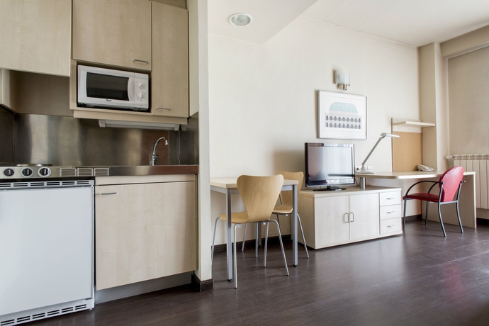 Imagen de los interiores del Residencia Universitaria Giner De Los Ríos - Hostel. Foto 11