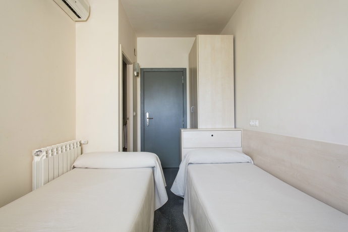 Imagen de la habitación del Residencia Universitaria Giner De Los Ríos - Hostel. Foto 7