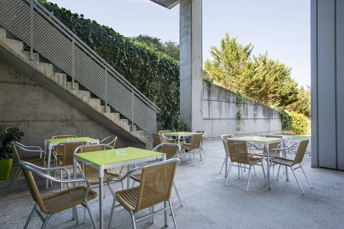 Imagen de los exteriores del Residencia Universitaria Resa Campus de Montilivi. Foto 11