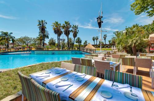 Imagen de la piscina del Resort Cambrils Park Family. Foto 15