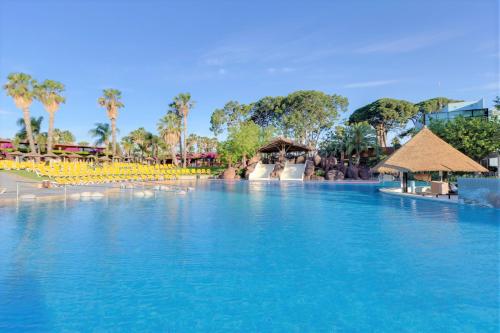 Imagen de la piscina del Resort Cambrils Park Family. Foto 16