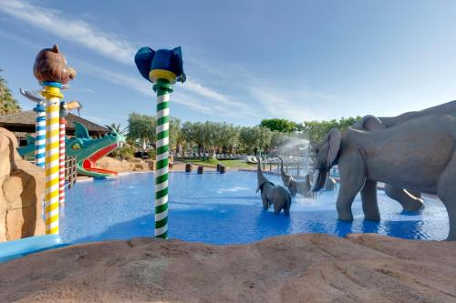 Imagen de la piscina del Resort Cambrils Park Family. Foto 18