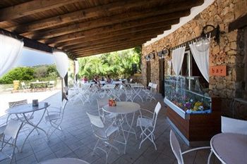 Imagen del bar/restaurante del Resort Capo Ceraso Family. Foto 2