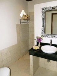 Imagen de los interiores del Resort Kubu Indah Dive and Spa. Foto 11
