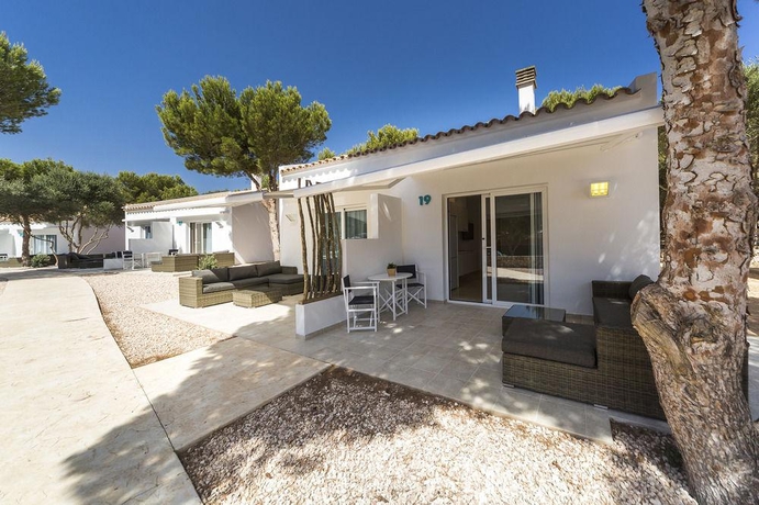Imagen general del Resort Lago Resort Menorca - Villas and Bungalows del Lago. Foto 3