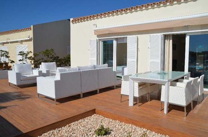 Imagen general del Resort Lago Resort Menorca - Villas and Bungalows del Lago. Foto 13