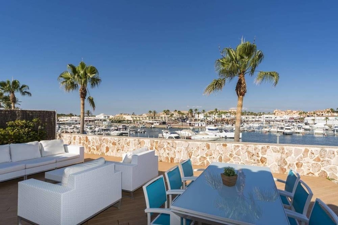 Imagen general del Resort Lago Resort Menorca - Villas and Bungalows del Lago. Foto 16