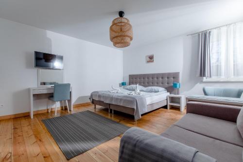 Imagen de la habitación del Resort OŚRODEK KOLONIJNO WCZASOWY MEWA - przy plaży z basenem z podgrzewaną wodą i mini SPA. Foto 3