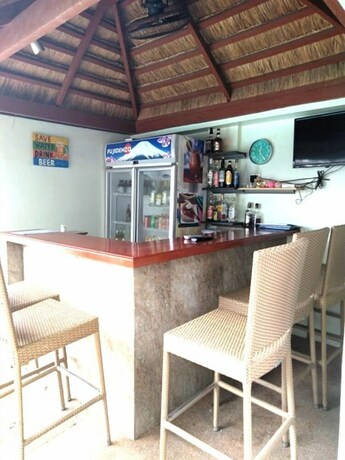 Imagen del bar/restaurante del Resort Ocean Breeze. Foto 13