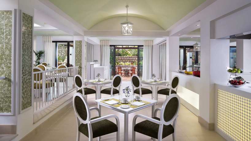 Imagen del bar/restaurante del Resort Pine Cliffs, a Luxury Collection Resort. Foto 5