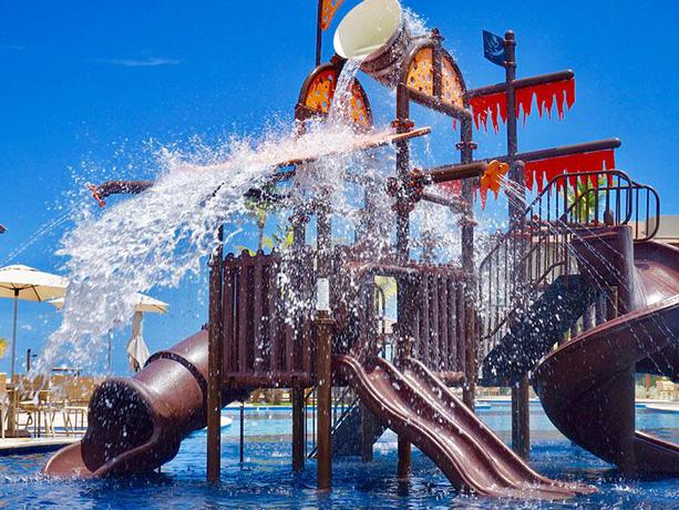 Imagen de la piscina del Resort Samoa Beach. Foto 8