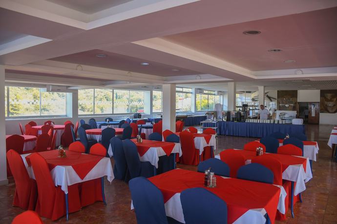 Imagen del bar/restaurante del Resort Sirena Hvar. Foto 2