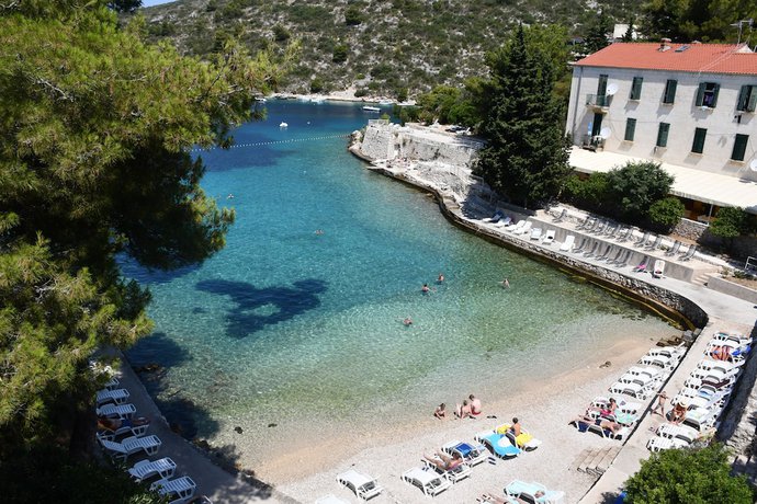 Imagen de los exteriores del Resort Sirena Hvar. Foto 19