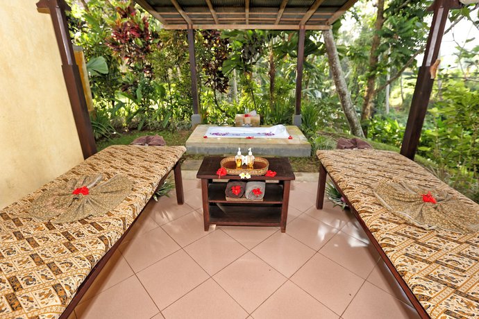 Imagen de la piscina del Resort Spa Bhanuswari & Villas. Foto 19