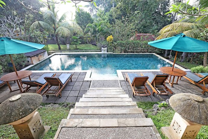 Imagen de la piscina del Resort Spa Bhanuswari & Villas. Foto 20