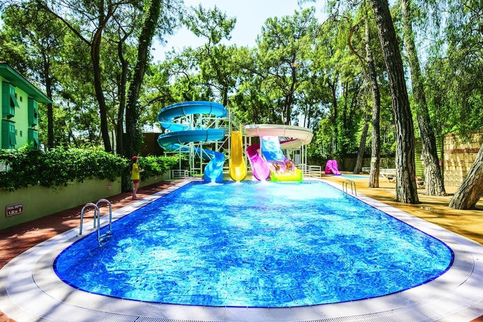 Imagen de la piscina del Resort Ulusoy Kemer Holiday Club. Foto 19