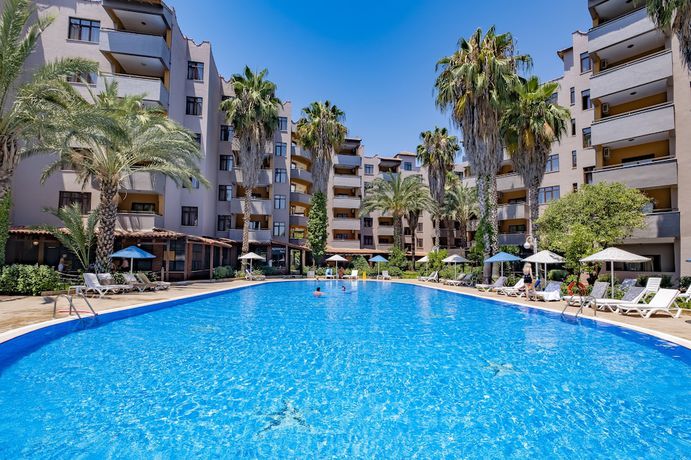 Imagen de la piscina del Resort Utopia y Residence. Foto 18