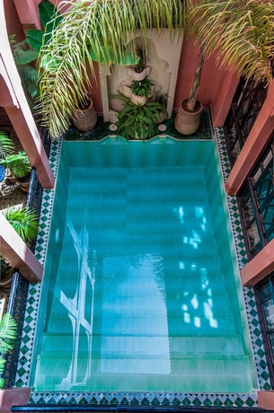 Imagen de la piscina del Riad Aderbaz. Foto 19