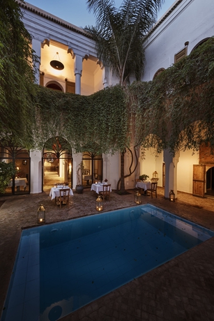 Imagen de la piscina del Riad Al Assala Medina. Foto 16