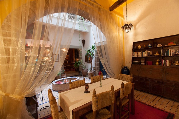 Imagen del bar/restaurante del Riad Al Zahia. Foto 3