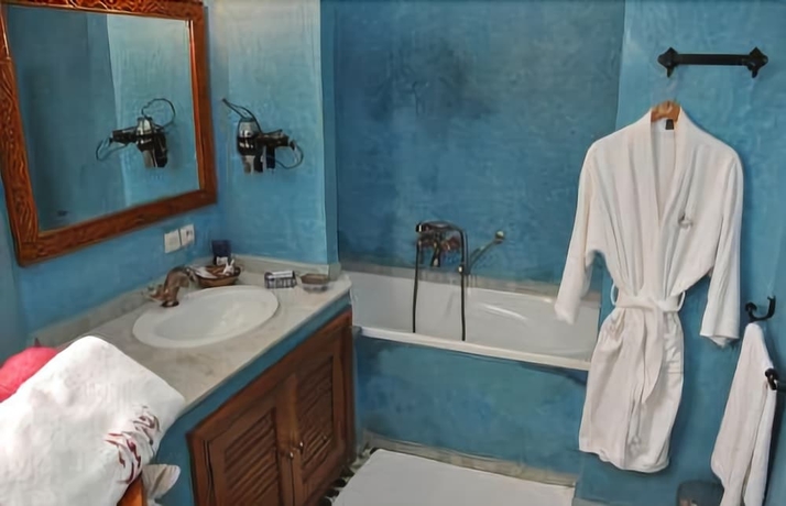 Imagen de la habitación del Riad Alhambra, El Harhoura. Foto 15