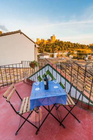 Imagen de los exteriores del Riad Ambos Mundos, Granada. Foto 7
