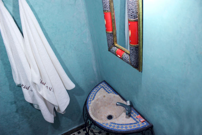 Imagen de la piscina del Riad Aslda. Foto 16