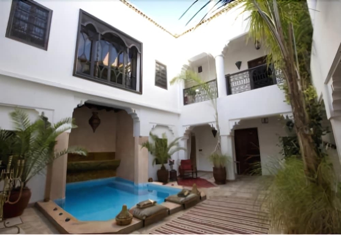 Imagen de la piscina del Riad Asna. Foto 16