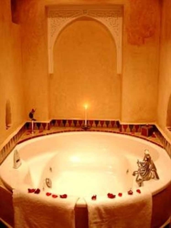 Imagen de la habitación del Riad Dar Alhambra. Foto 15