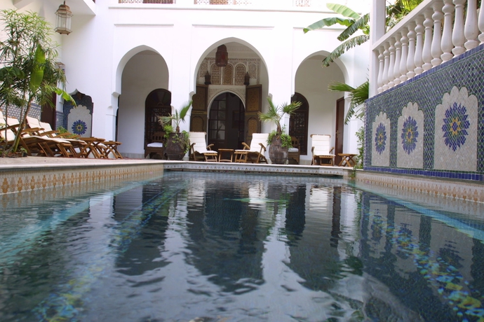 Imagen de la piscina del Riad Dar El Assafir. Foto 15
