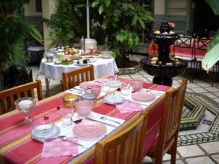 Imagen del bar/restaurante del Riad Dar Limoun Amara. Foto 3