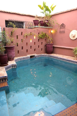 Imagen de la piscina del Riad Dar Palmyra. Foto 17