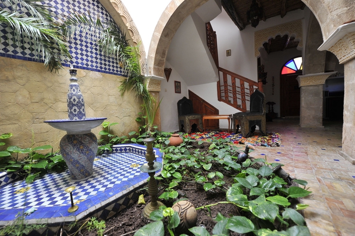 Imagen de los interiores del Riad Dar Rahaothello. Foto 10