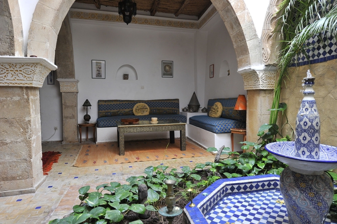 Imagen de los interiores del Riad Dar Rahaothello. Foto 13