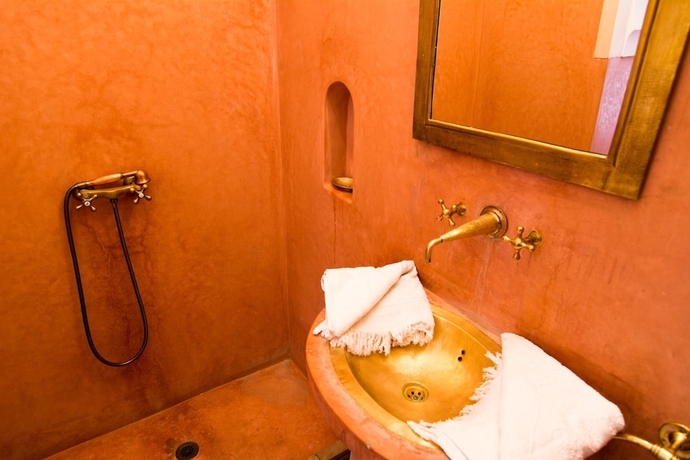 Imagen de la habitación del Riad El Gnaouia. Foto 18