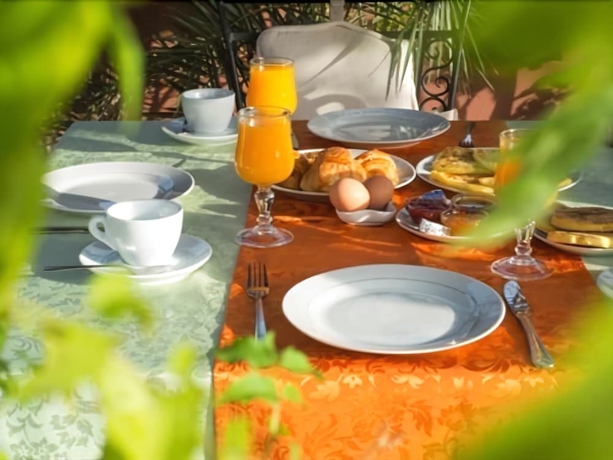 Imagen del bar/restaurante del Riad Hamdane y Spa. Foto 2