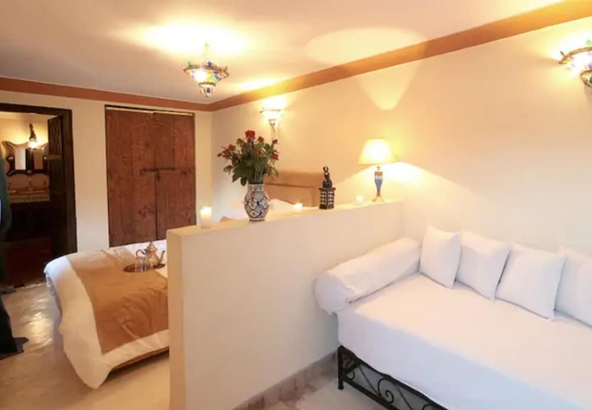 Imagen de la habitación del Riad Hôtel and Spa Dar El Aïla. Foto 13