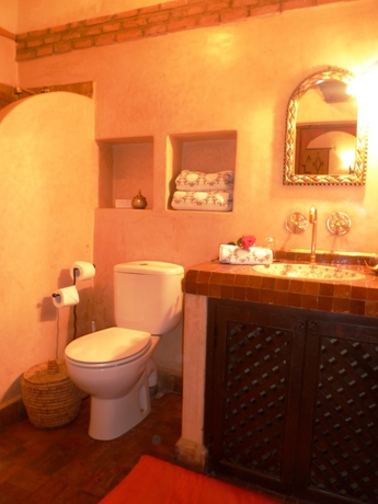 Imagen de la habitación del Riad Hotel Carina. Foto 4