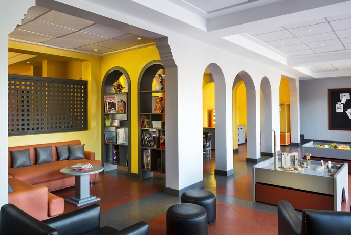 Imagen de los interiores del Riad Hotel & Ryads Naoura Barriere. Foto 11