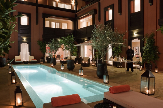 Imagen de los exteriores del Riad Hotel & Ryads Naoura Barriere. Foto 9