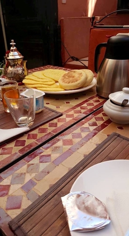 Imagen del bar/restaurante del Riad La Perle De Marrakech. Foto 2