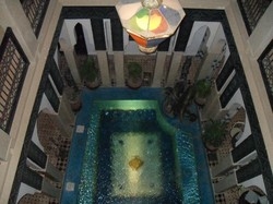 Imagen de la piscina del Riad La&acirc;rouss. Foto 13