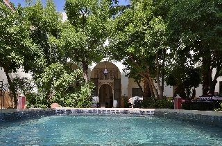Imagen de la piscina del Riad Laila. Foto 8