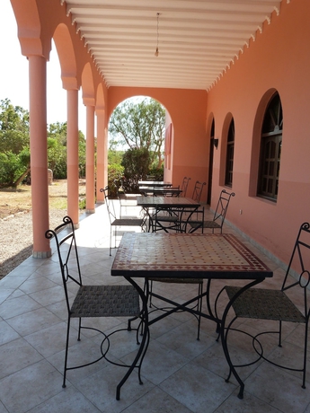 Imagen del bar/restaurante del Riad Les 2 Mondes. Foto 5