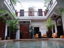 Imagen de la piscina del Riad Les Nuits De Marrakech. Foto 10